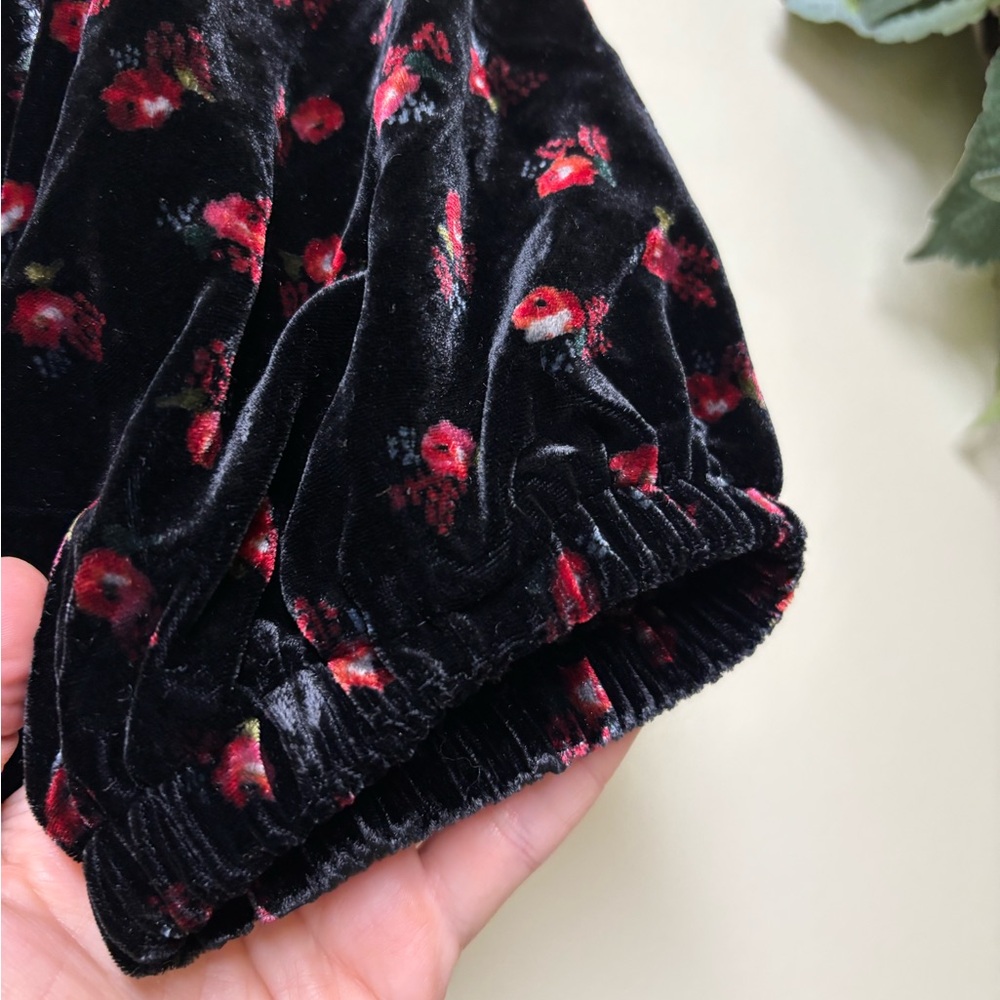 NWT LOFT Floral Black Velvet Puff Sleeve Blouse Size Medium - Picture 7 of 9